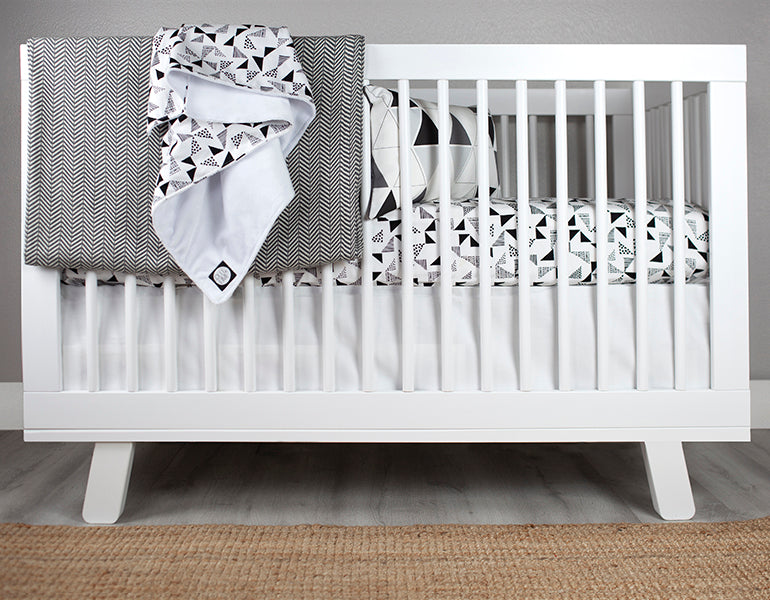 Black and white crib sheets best sale